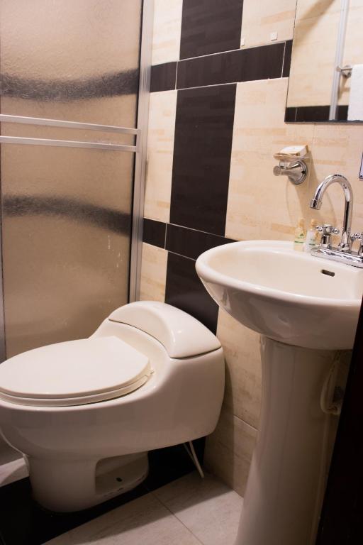 Koupelna v ubytování Nogal Suite Hotel Pasto