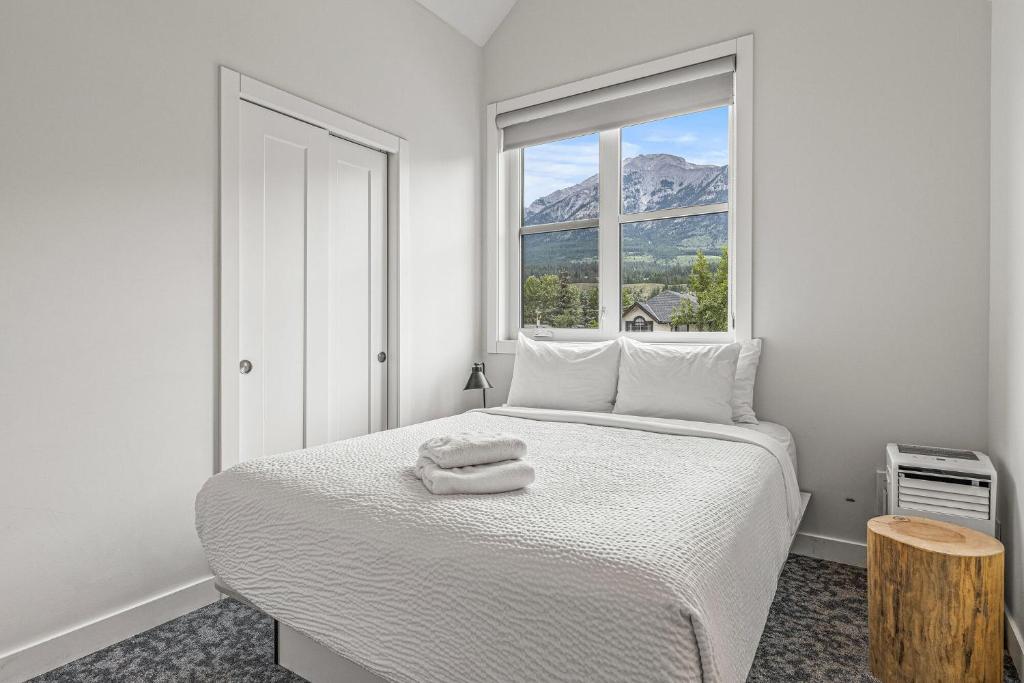 Postel nebo postele na pokoji v ubytování Basecamp Resorts Canmore
