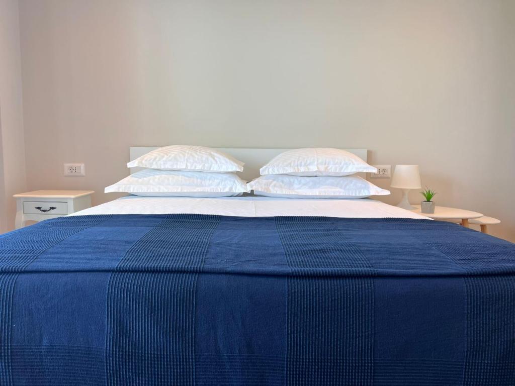 Posteľ alebo postele v izbe v ubytovaní Beachfront Comfort Apartments SINAJKO