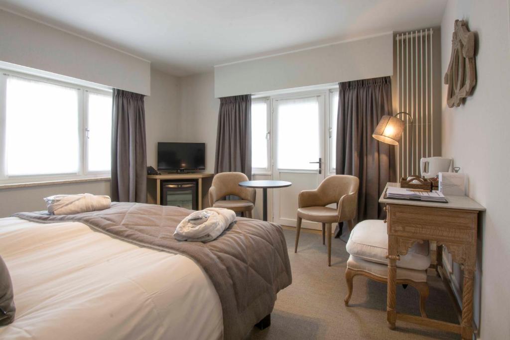 Postel nebo postele na pokoji v ubytování Hotel Lugano