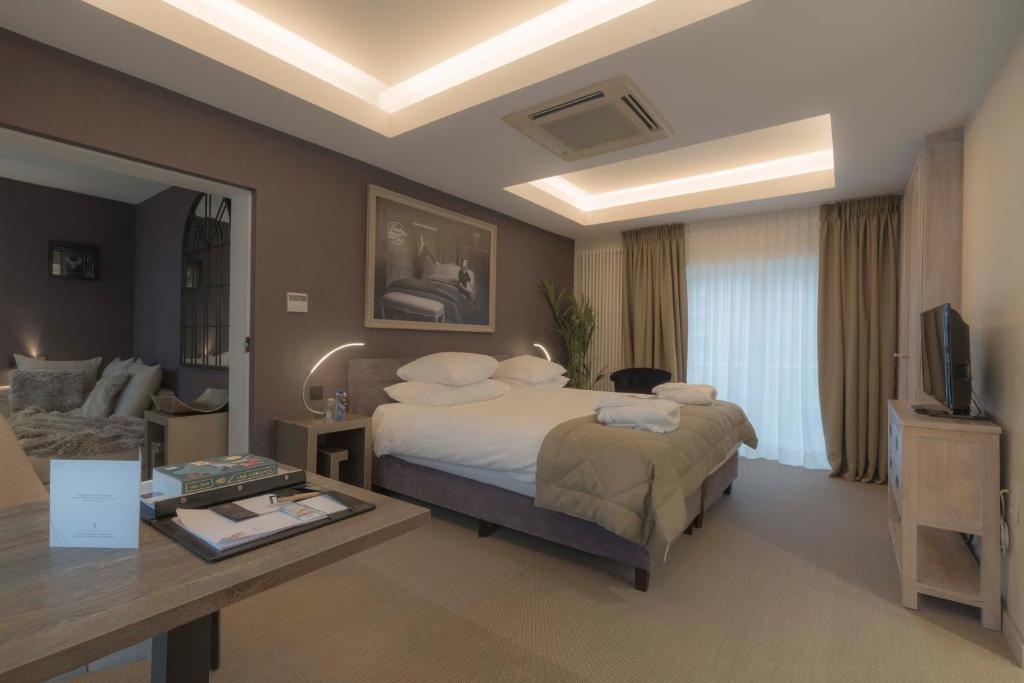 Postel nebo postele na pokoji v ubytování Hotel Lugano