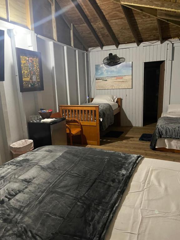 Tempat tidur dalam kamar di Sunrise Cottage
