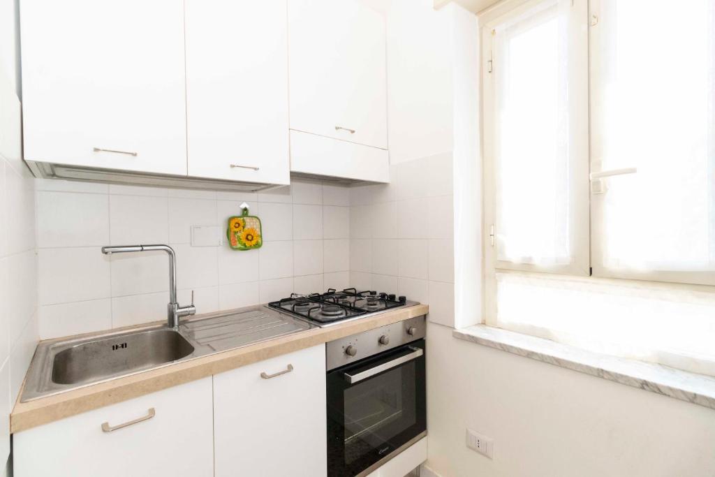 Kuchyň nebo kuchyňský kout v ubytování Torino Pitagora Functional Flat