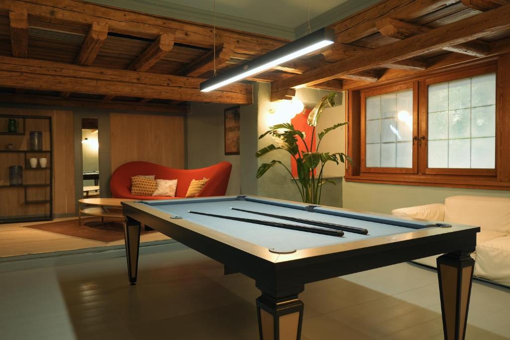 Stolný tenis v ubytovaní Palazzo della Scala Spa Hotel Suites & Apartments alebo v jeho okolí