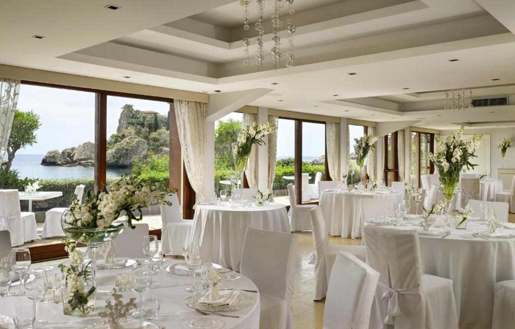 Restaurace v ubytování La Plage Resort