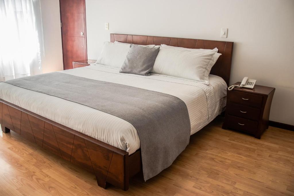 Postel nebo postele na pokoji v ubytování Nogal Suite Hotel Pasto