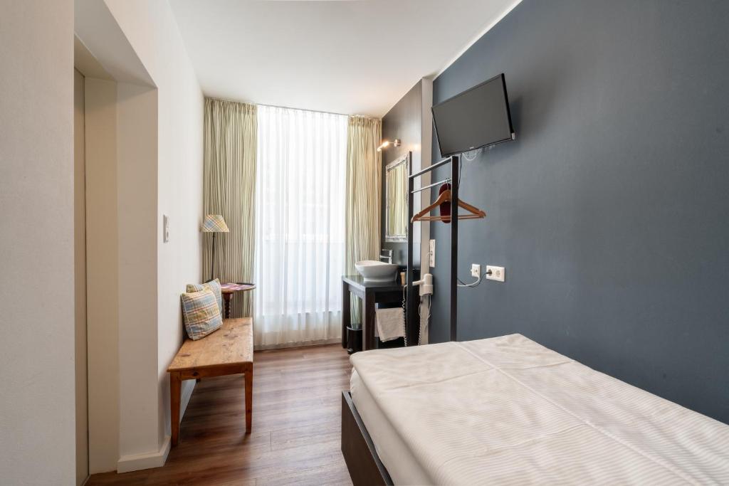 Postel nebo postele na pokoji v ubytování Hotel am Fischmarkt