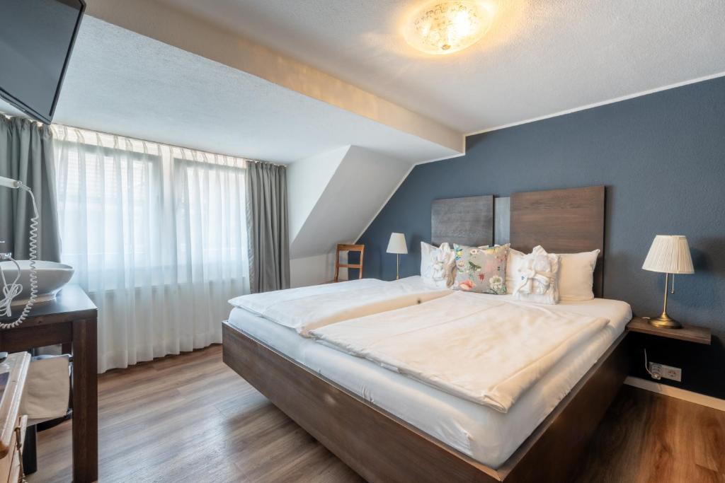Postel nebo postele na pokoji v ubytování Hotel am Fischmarkt