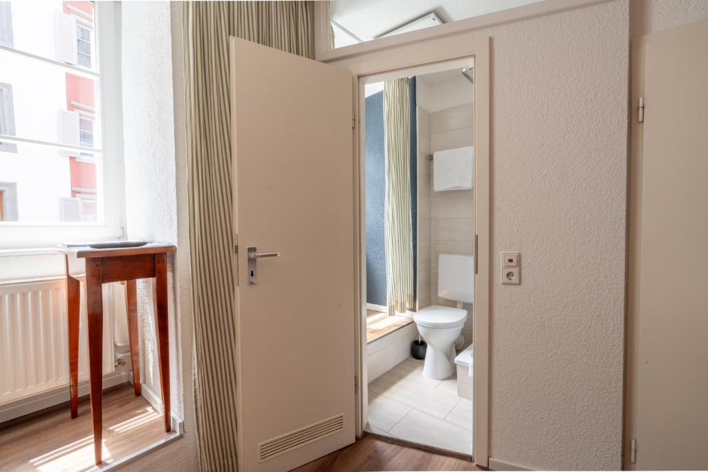 Koupelna v ubytování Hotel am Fischmarkt