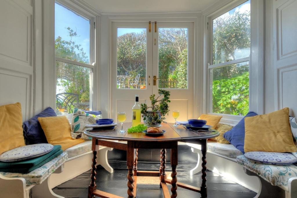 Tamarind Tree Apartment, Lyme Regis (updated prices 2024)