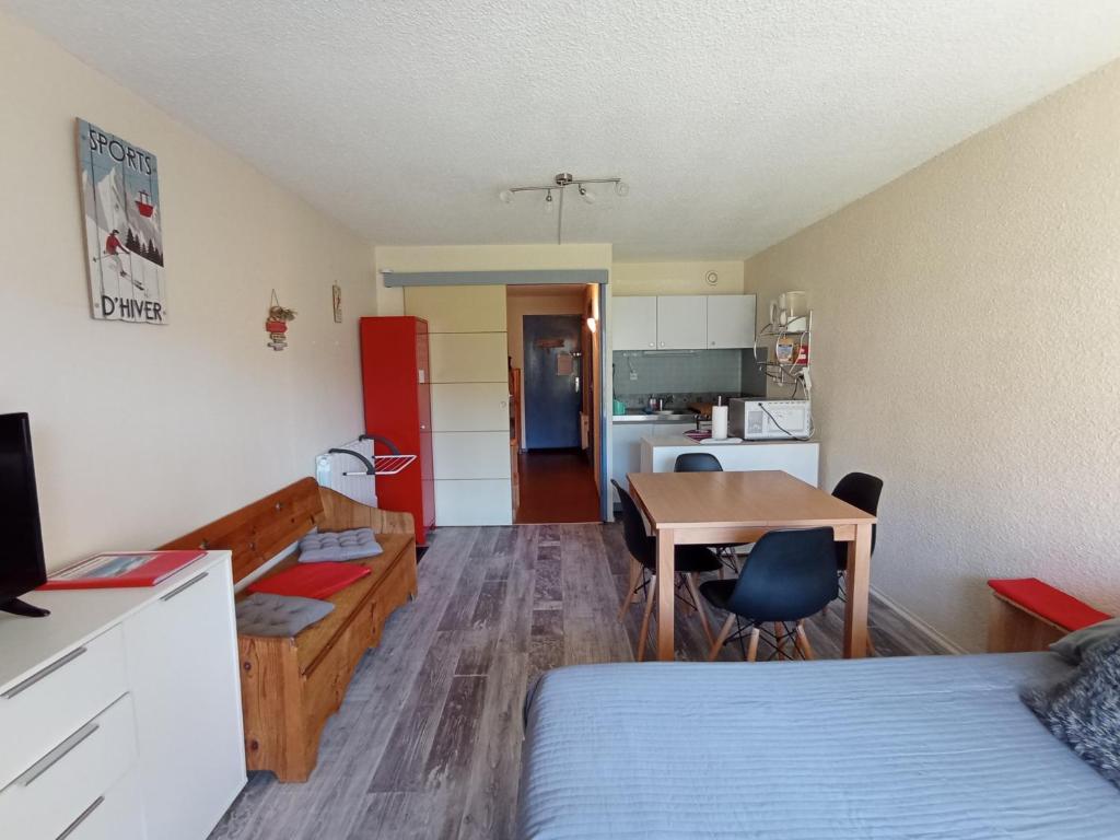 Dapur atau dapur kecil di Pla d' Adet, appart 4 personnes Résidence le Grand Stemm , station de ski Saint Lary , pieds des pistes et randonnées