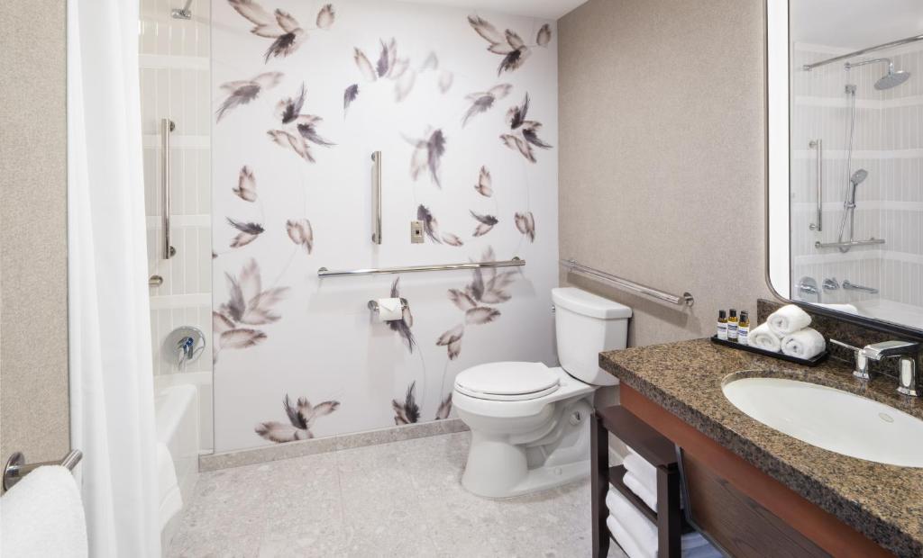 Hyatt Regency Coralville - King Room With Accessible Tub