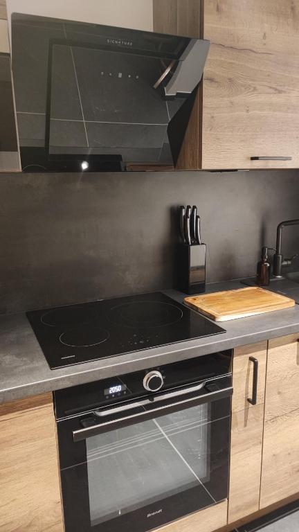 Kuchyň nebo kuchyňský kout v ubytování Géraniums Et Neige Fraîche, Maison d'Hôtes avec Suites Haut de Gamme, Balnéo massante et Sauna privés