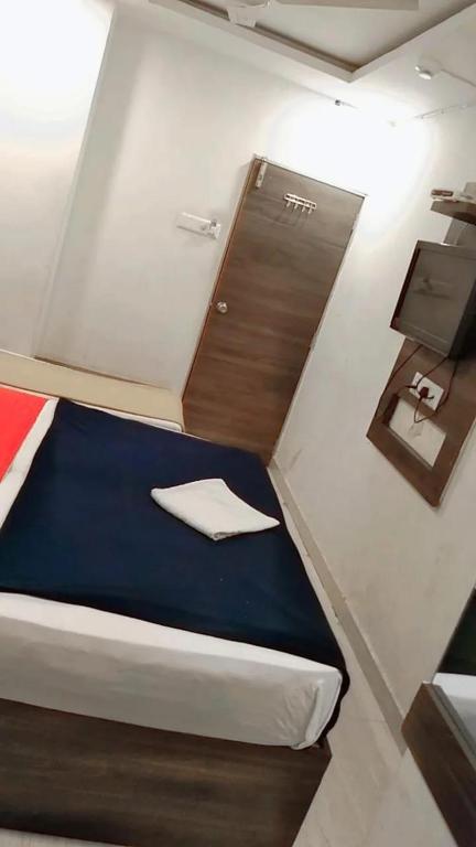 Postel nebo postele na pokoji v ubytování Hotel Gitanjali