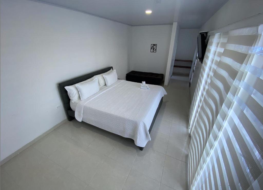 HOTEL BELLA PAMPA FUSAGASUGA - Double Room With Balcony