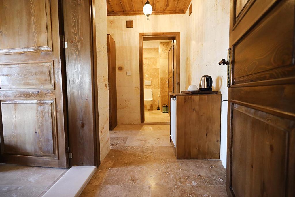 Rocca Stone House - 12