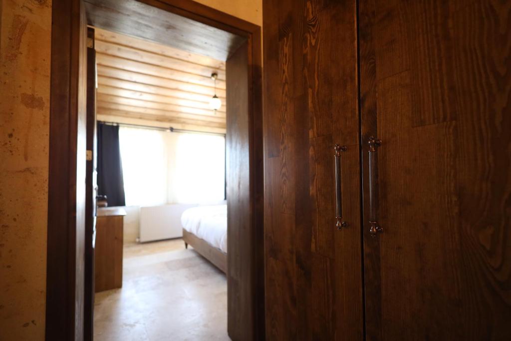 Rocca Stone House - 13