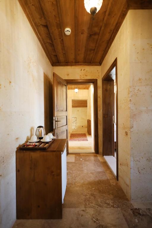 Rocca Stone House - 10