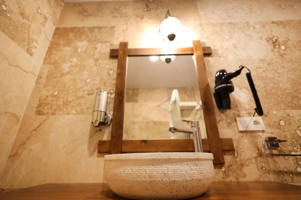 Rocca Stone House - 2