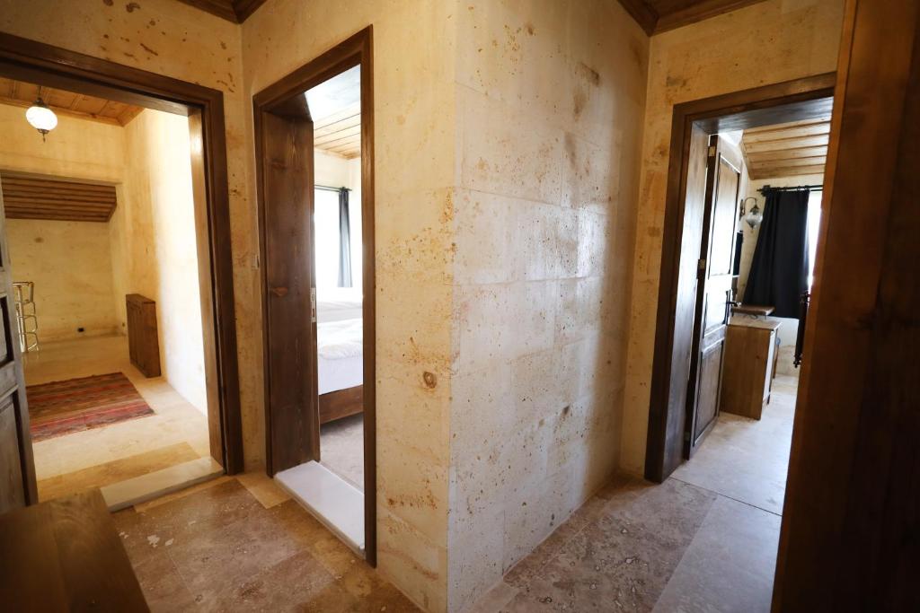 Rocca Stone House - 9