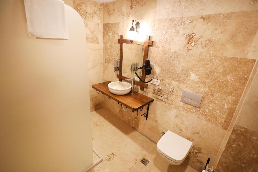 Rocca Stone House - 1