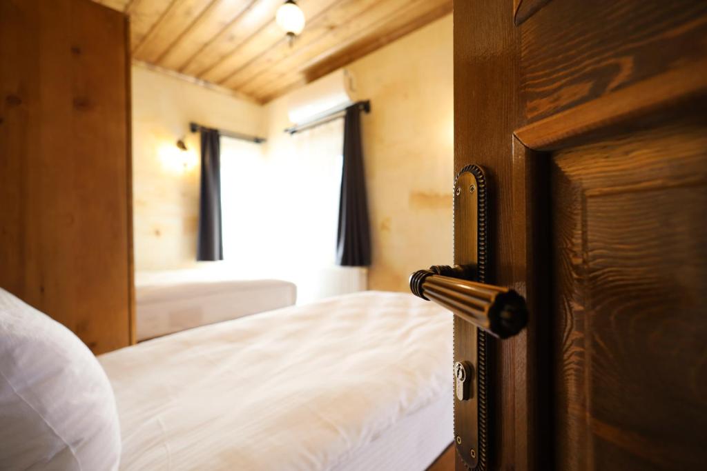 Rocca Stone House - 5