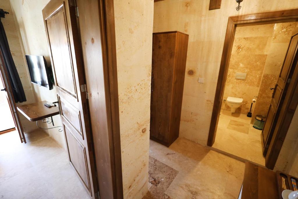 Rocca Stone House - 11