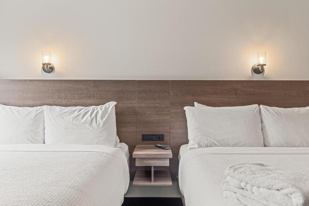 
Queen Room with Two Queen Beds - No pets allowed
