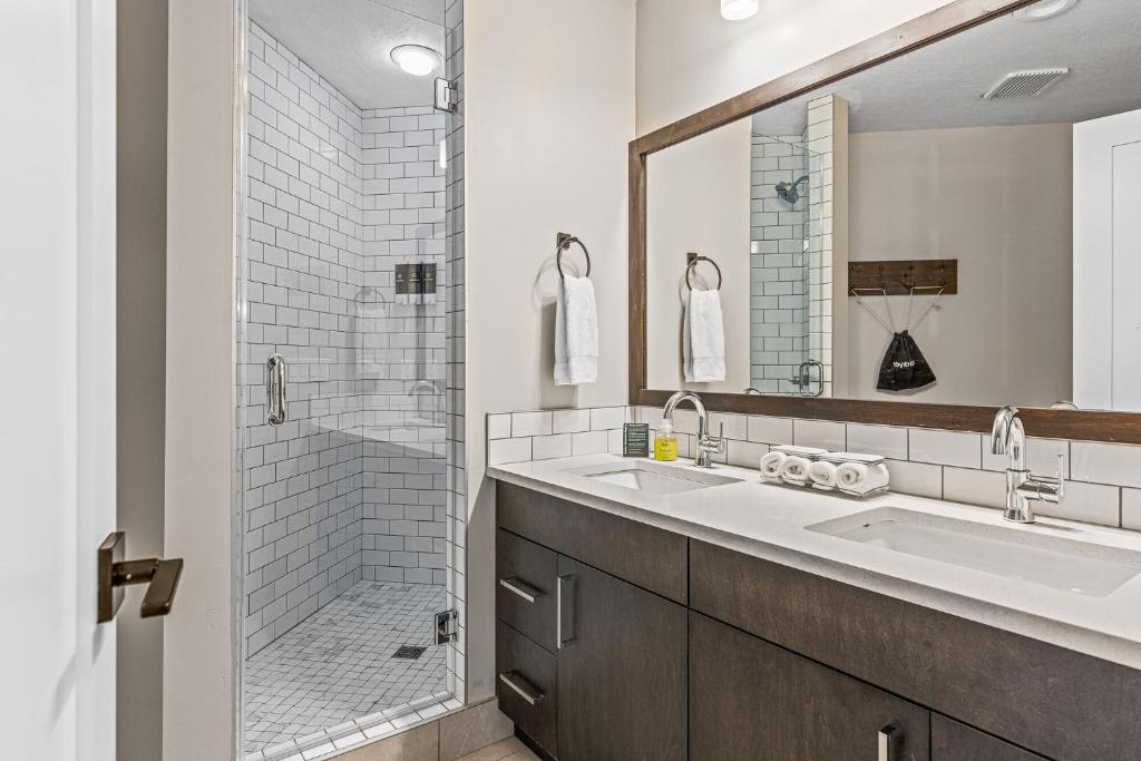 
King Plus Queen Bunk Bed - No pets allowed
