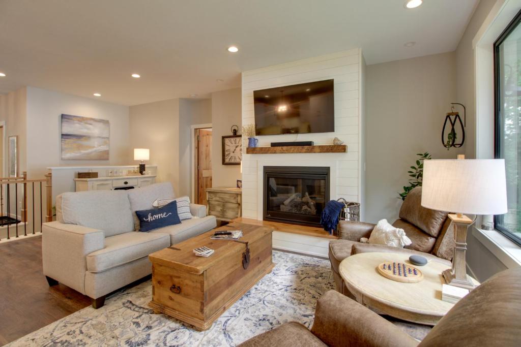 Lakefront Retreat in Alexandria with Kayaks and Dock, Alexandria