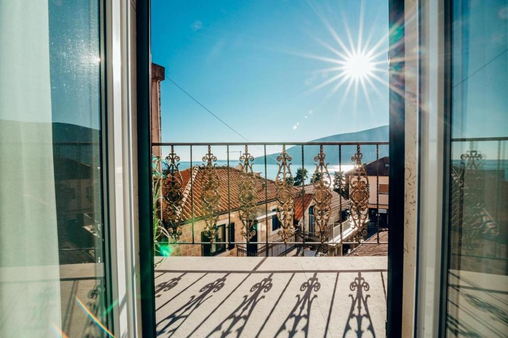 Nespecifikovaný výhled na hory nebo výhled na hory při pohledu z apartmánu