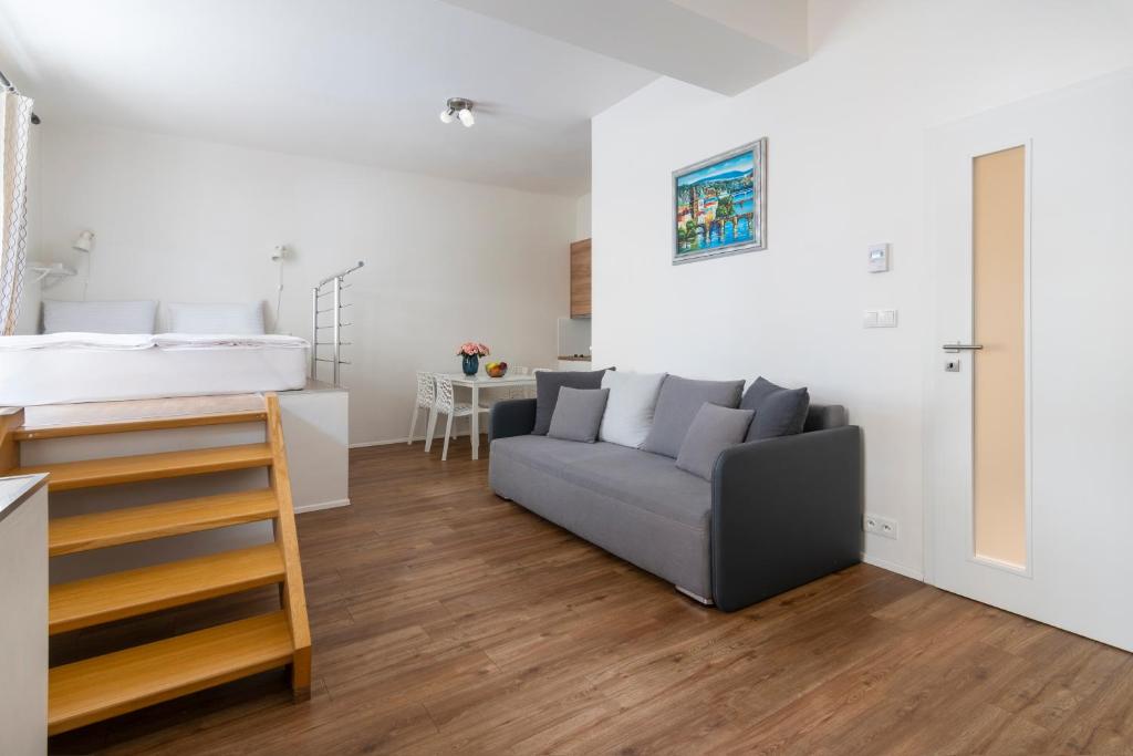 Prague Tales Boutique Residence by Dwellfort - Resim 40