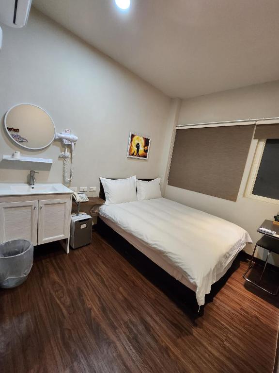 Postel nebo postele na pokoji v ubytování SWF hotel 淡水新五福旅館-新北市旅館編號067