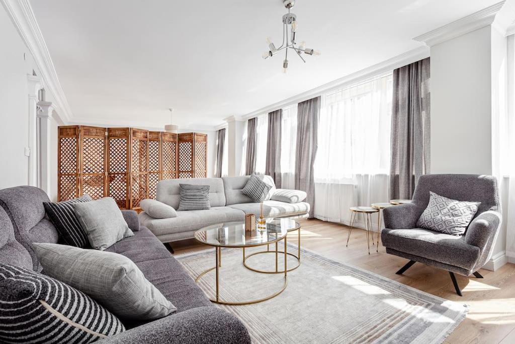 Spacious & Modern 4 BR Flat, Osmanbey, w/Lift &AC