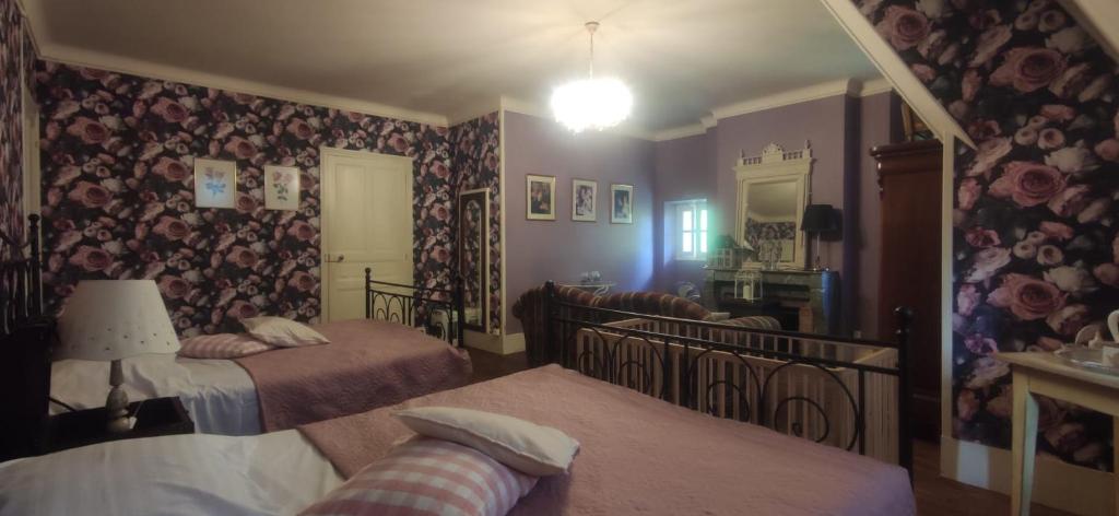 Postel nebo postele na pokoji v ubytování Chambres d'Hôtes-Château Constant