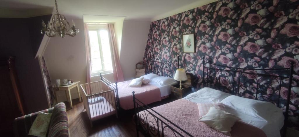 Postel nebo postele na pokoji v ubytování Chambres d'Hôtes-Château Constant