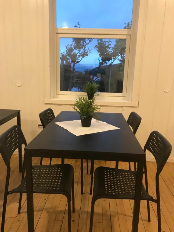 Fotografie z fotogalerie ubytování Leirvik Vandrehjem v destinaci Leirvik
