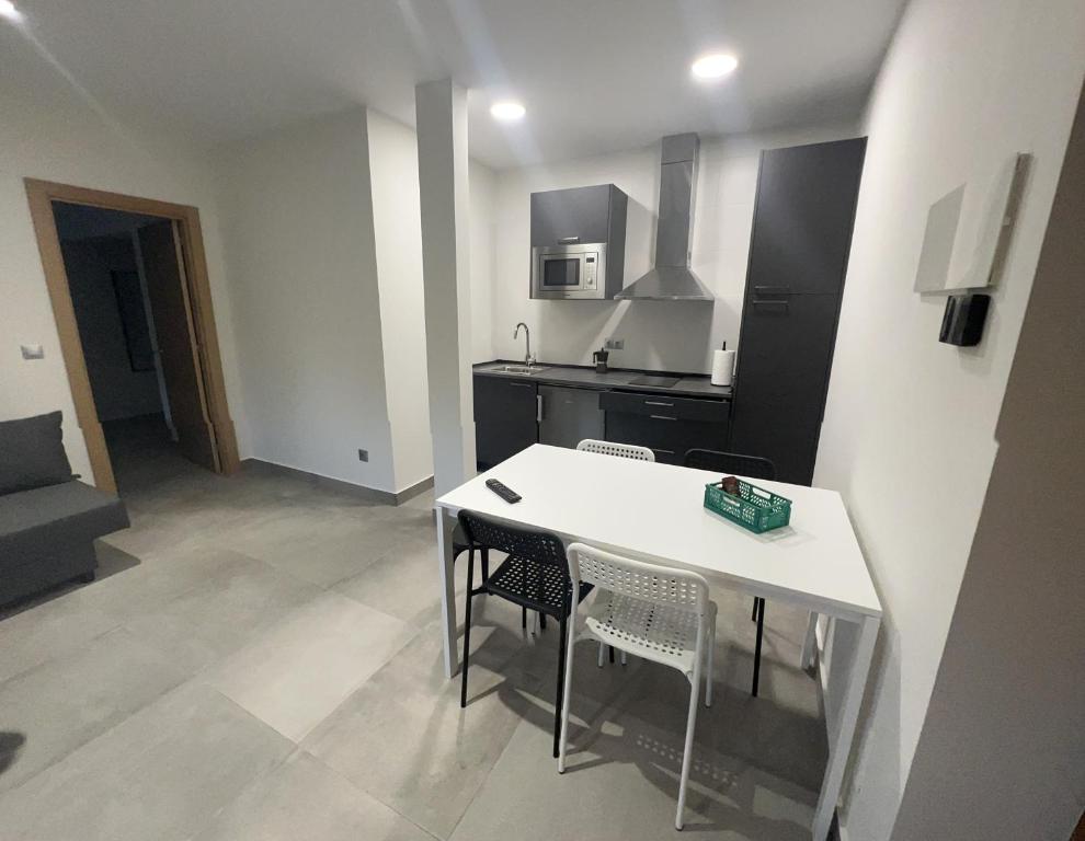 APARTAMENTOS EL ROJU - 5