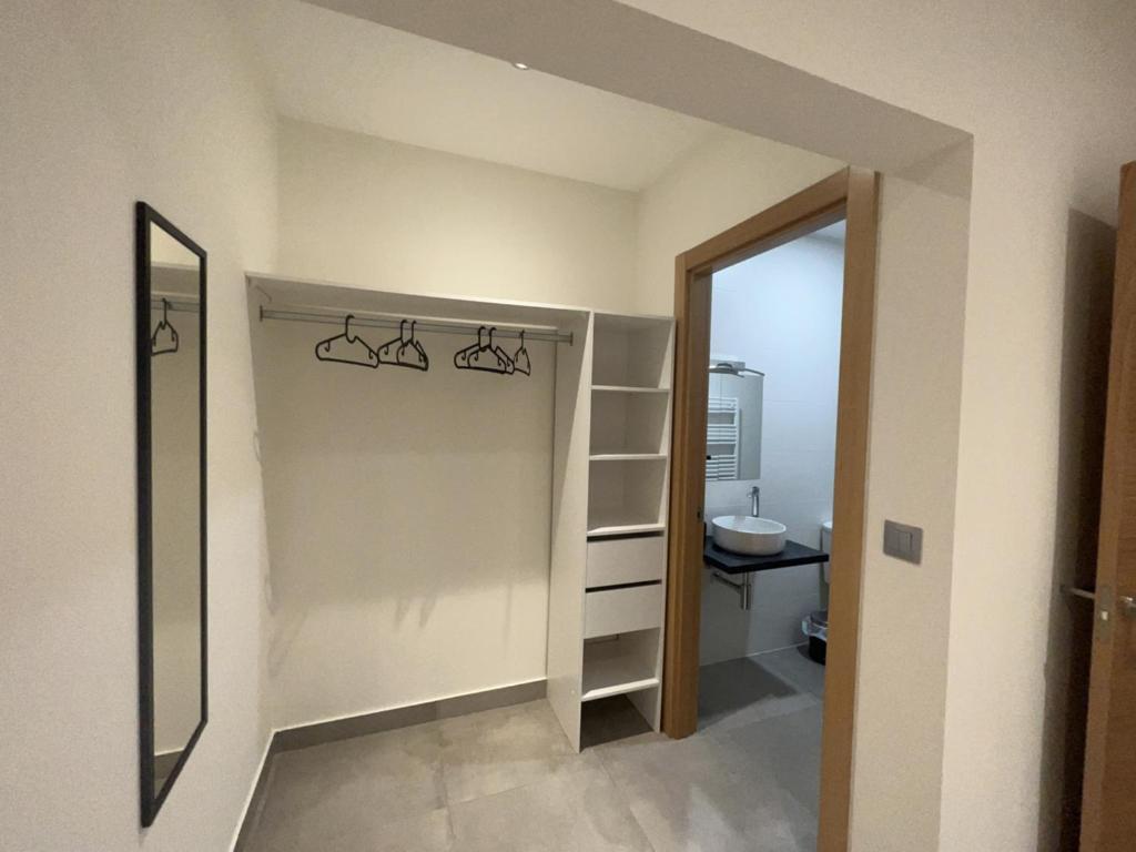 APARTAMENTOS EL ROJU - 17