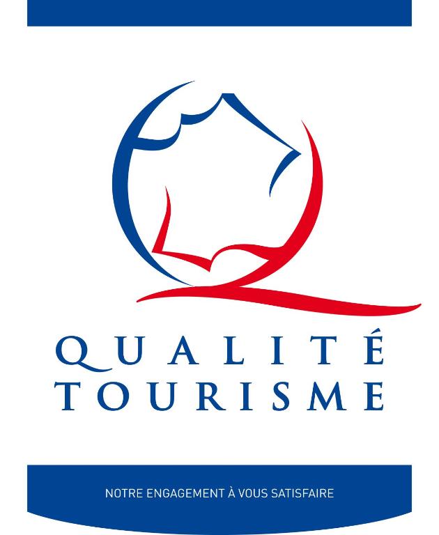 a logo for a online tournament with a shield at Best Western Plus Richelieu in Limoges