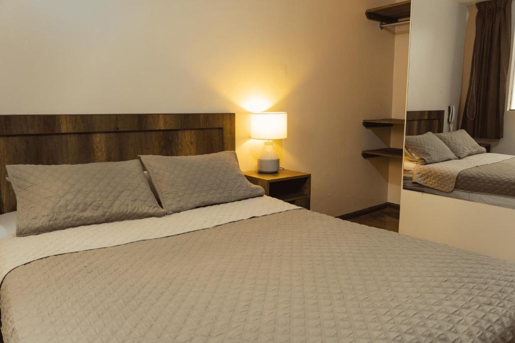 Letto o letti in una camera di Montreal Hostal
