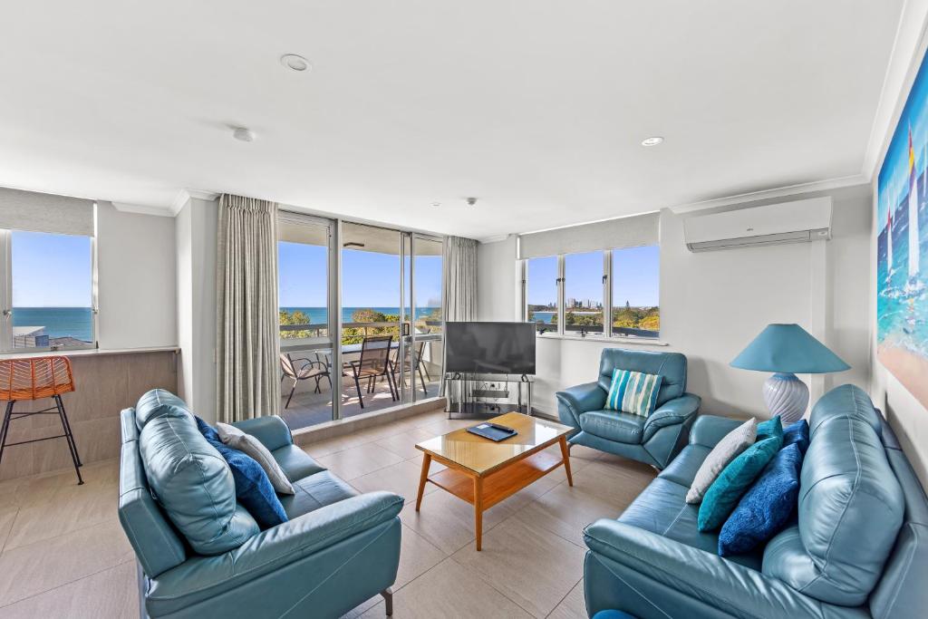 TV a/nebo společenská místnost v ubytování Newport Mooloolaba Apartments