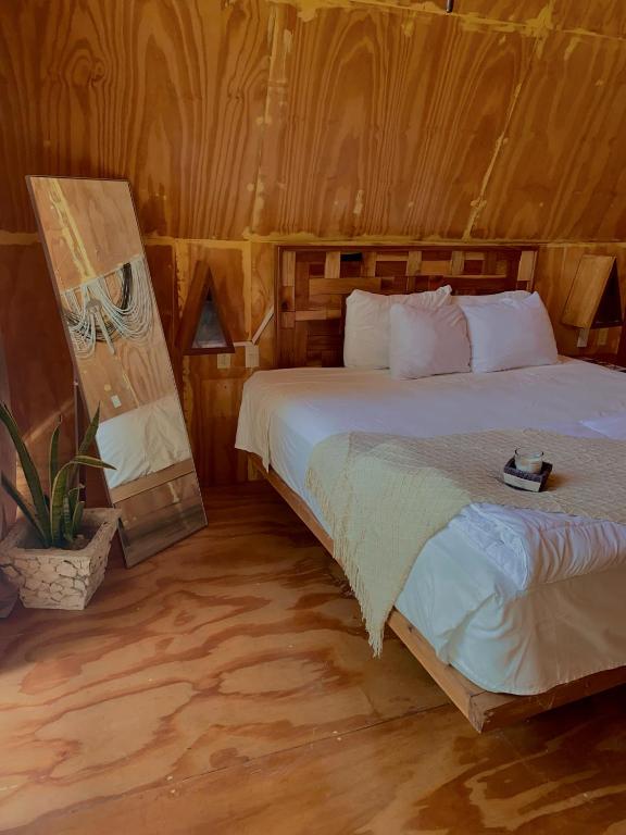 Postel nebo postele na pokoji v ubytování Xtambaa Cabins & Spa Only Adults