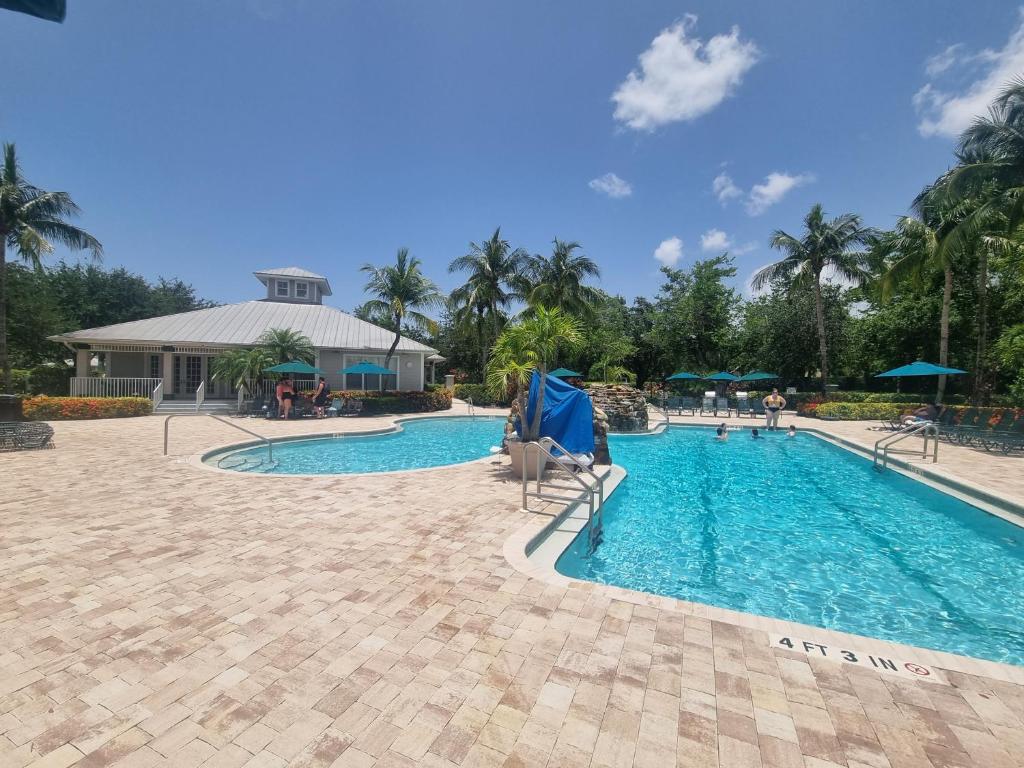 Stunning 2-Bedroom plus Den Condo in Greenlinks Resort - Villa De Dois Quartos