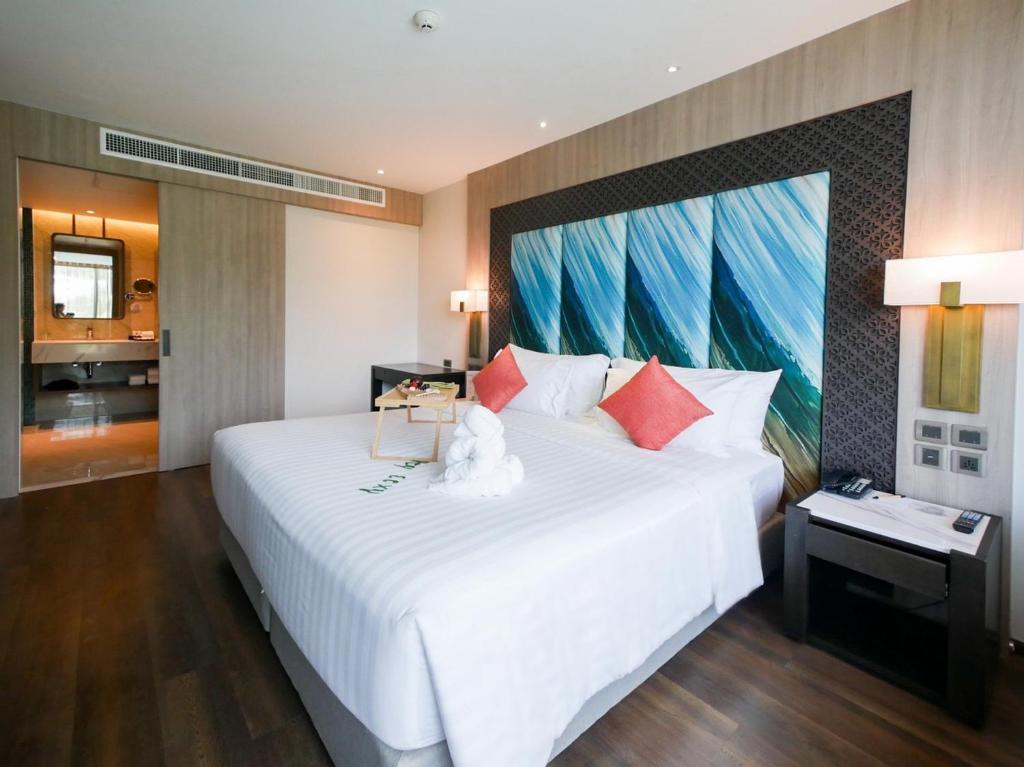SKYVIEW Resort Phuket Patong Beach - Suite Con Vista Al Jardín