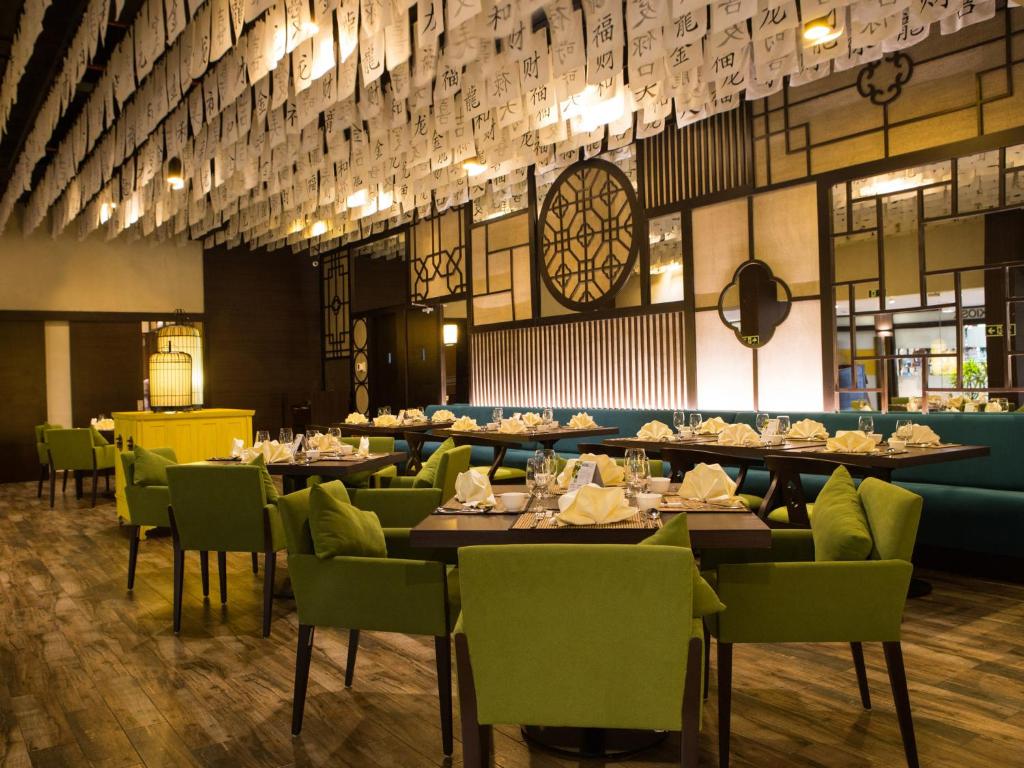 Restaurace v ubytování Vivanta Colombo, Airport Garden