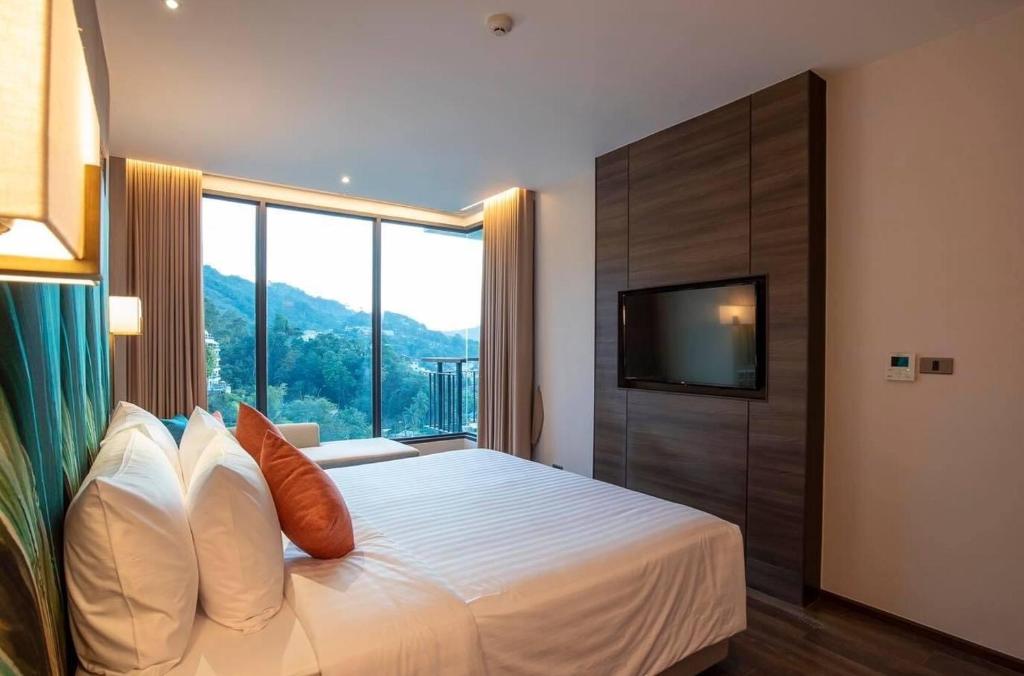 SKYVIEW Resort Phuket Patong Beach - Suite Con Vista A La Piscina