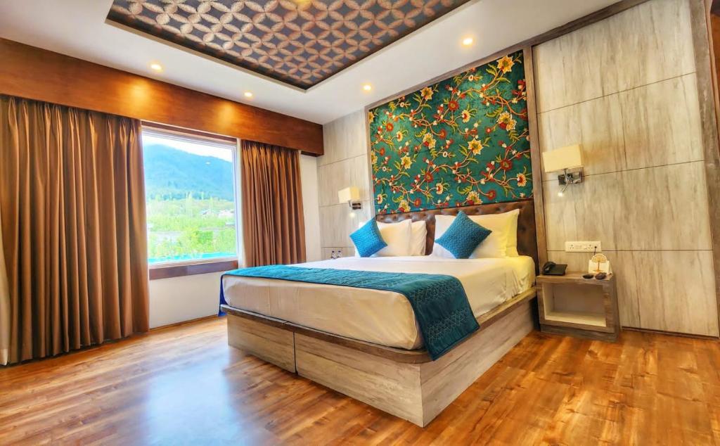 Postel nebo postele na pokoji v ubytování The Walnut Creek Pahalgam