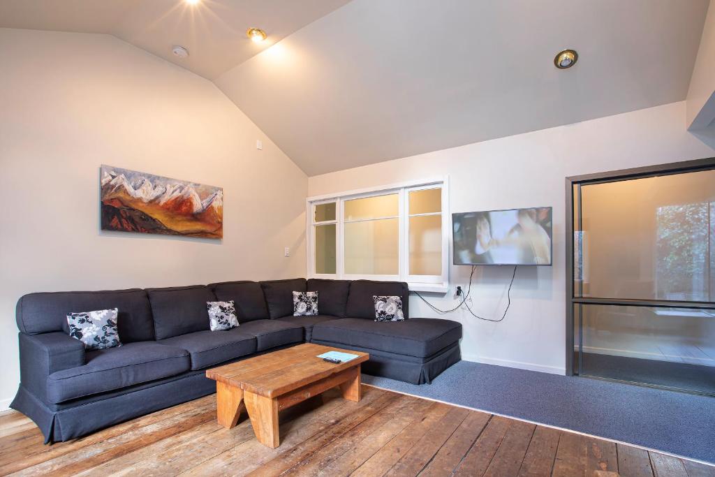 Pinewood Queenstown - Resim 20