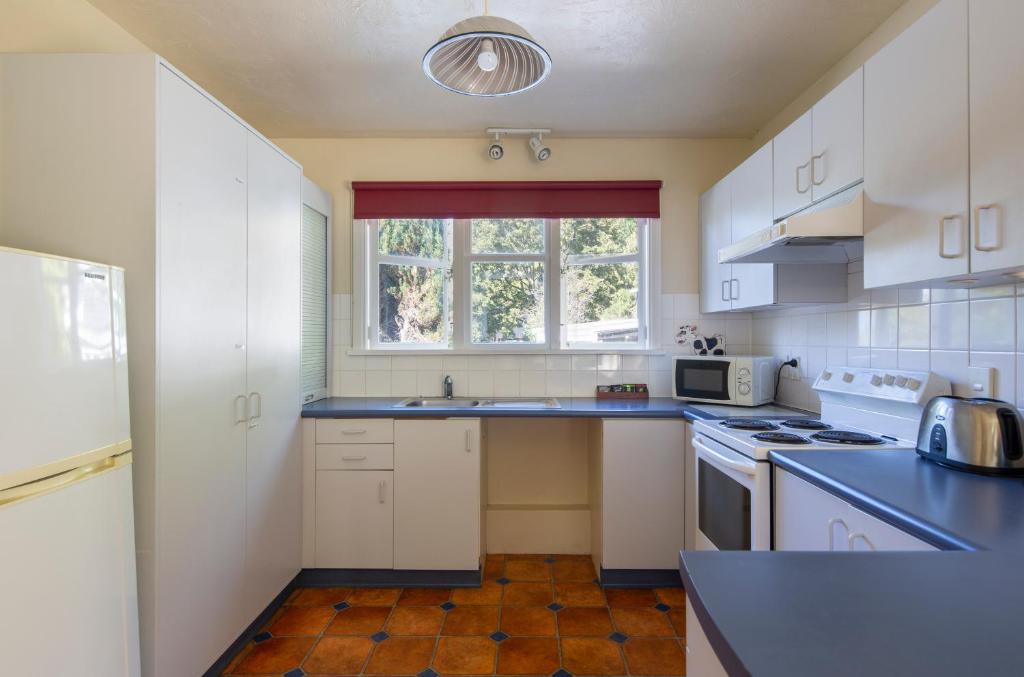 Pinewood Queenstown - Resim 24